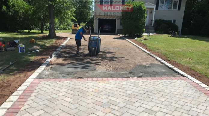 Cambridge paver apron at front of driveway