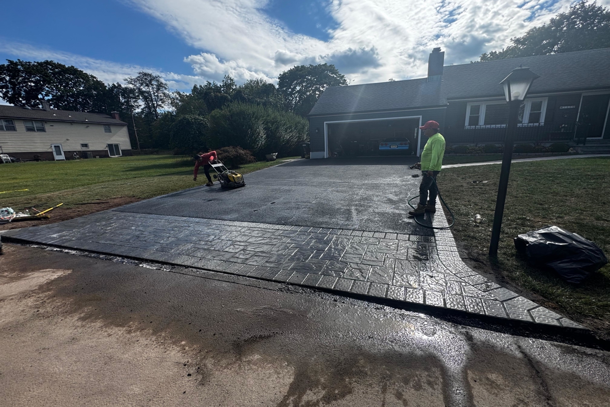 Driveway renovation with onyx edging and asphalt repave in new jersey (8)